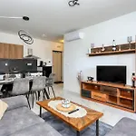 דירה Relex With Pool & Jacuzzi *