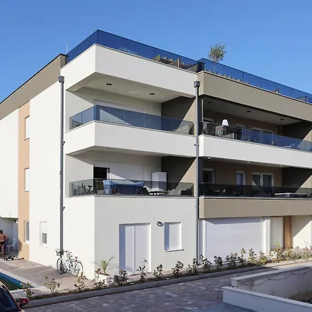 Relex With Pool & Jacuzzi