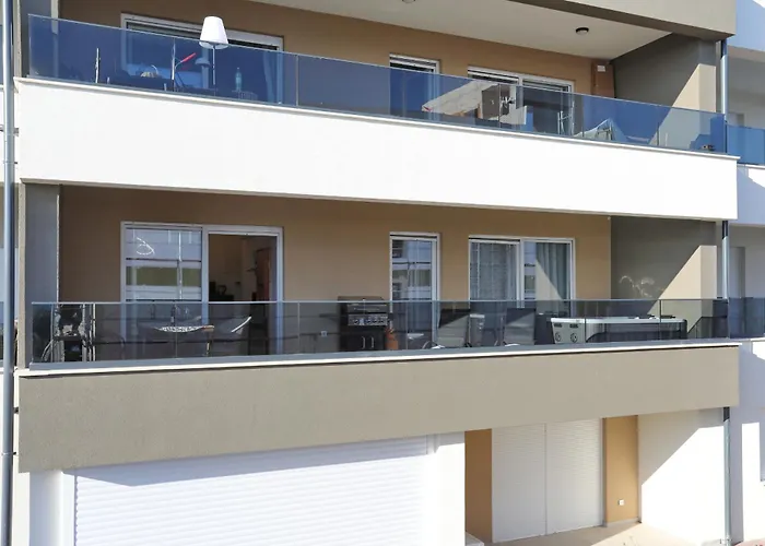 Relex With Pool & Jacuzzi