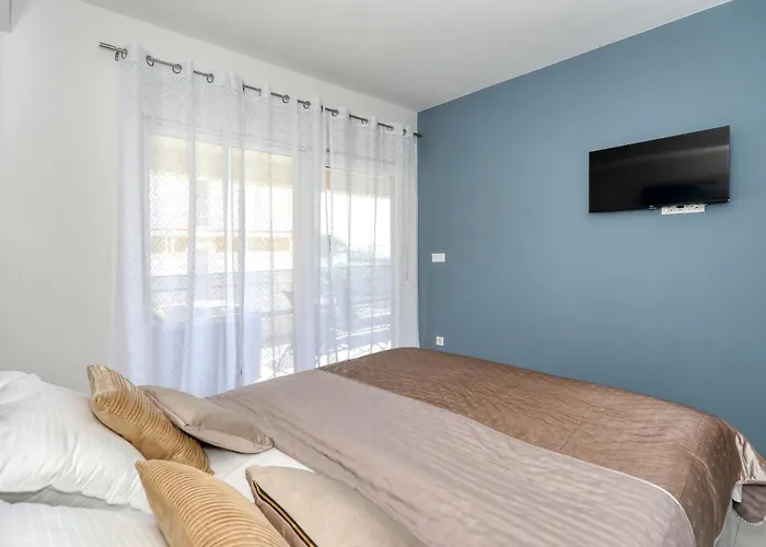 Relex With Pool & Jacuzzi Apartman Privlaka