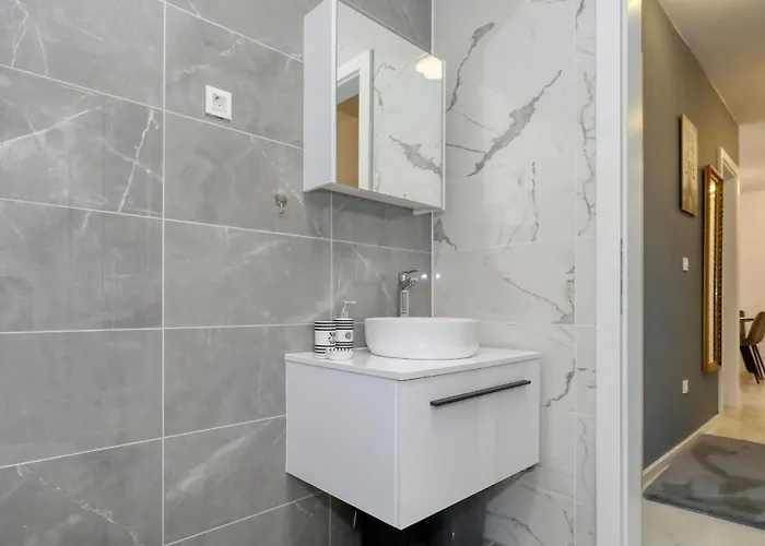 Apartman Relex With Pool & Jacuzzi Privlaka