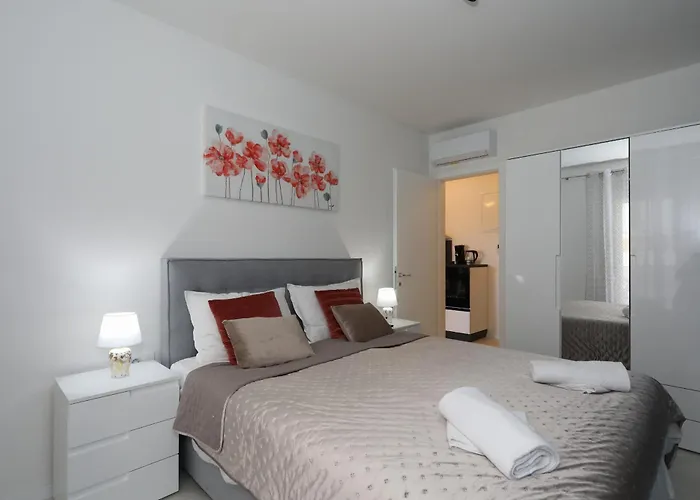 Relex With Pool & Jacuzzi Apartman *