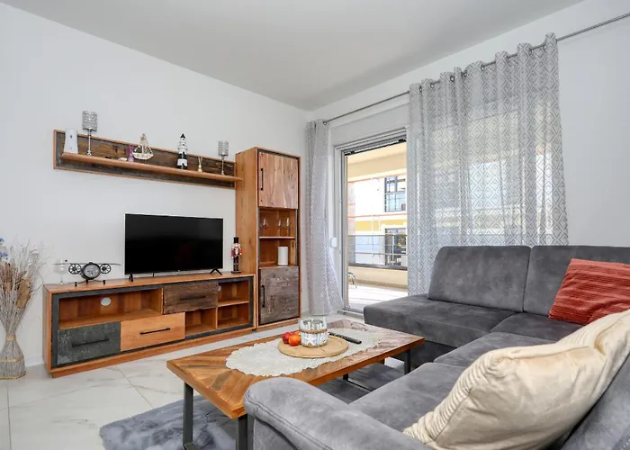 Relex With Pool & Jacuzzi Apartmán