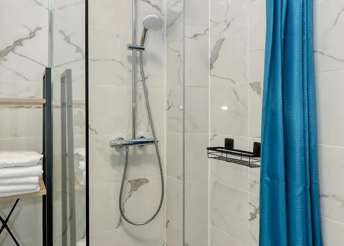 Relex With Pool & Jacuzzi Privlaka