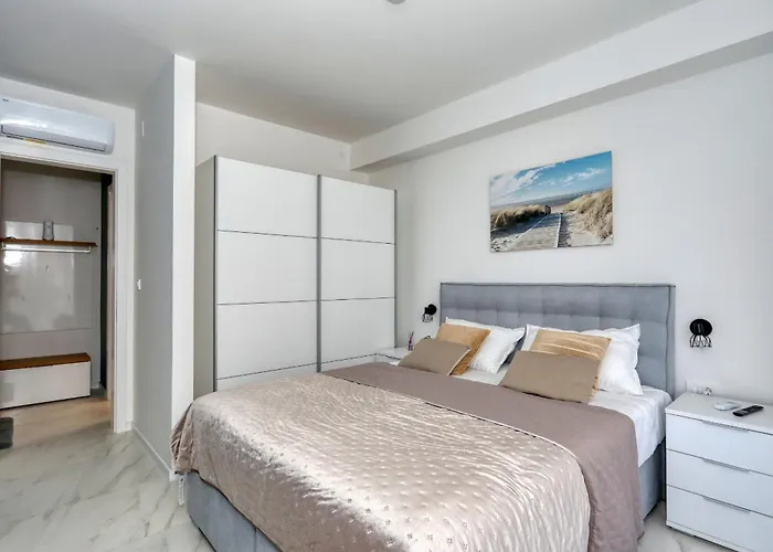 Apartman Relex With Pool & Jacuzzi *