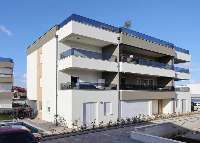 Relex With Pool & Jacuzzi