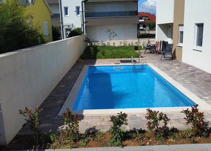 Relex With Pool & Jacuzzi Apartmán