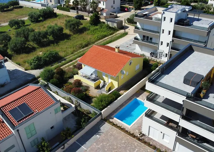 Relex With Pool & Jacuzzi Privlaka (Zadar)