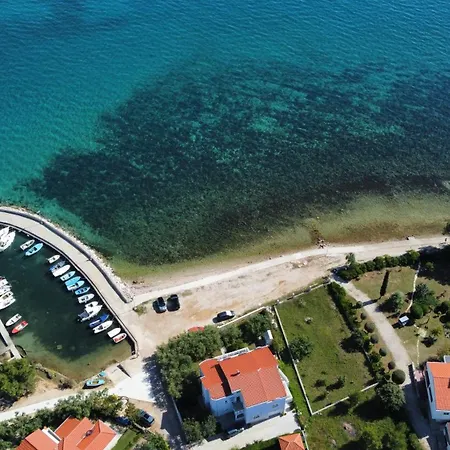 Relex With Pool & Jacuzzi