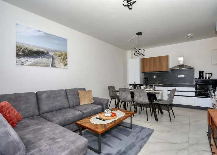 Relex With Pool & Jacuzzi