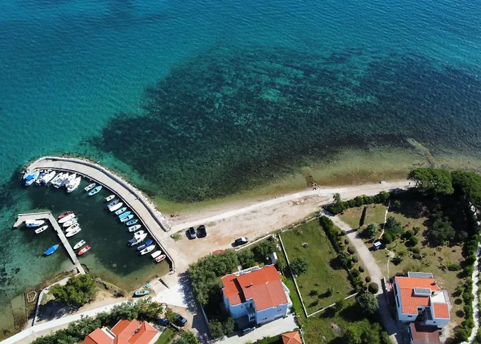 Relex With Pool & Jacuzzi